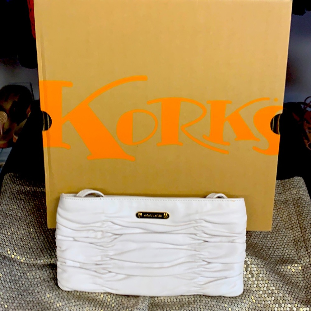 Host Pick 10/2021 Michael Kors shoulder handbag